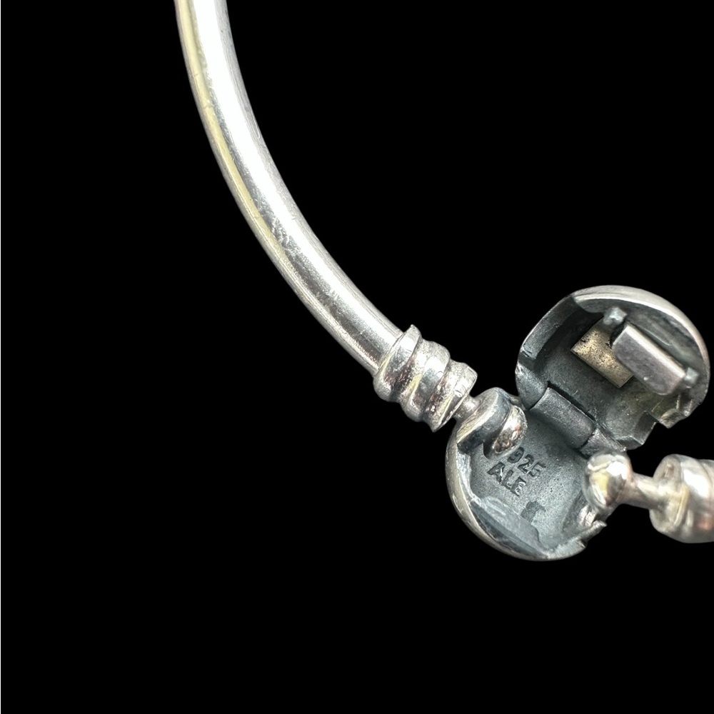 Authentic Pandora withe 2 charme bracelet - Picture 6 of 6